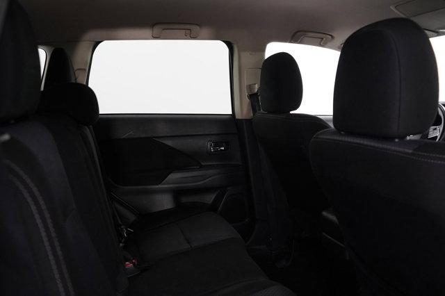 Photo of 2018 Blue Mitsubishi Outlander