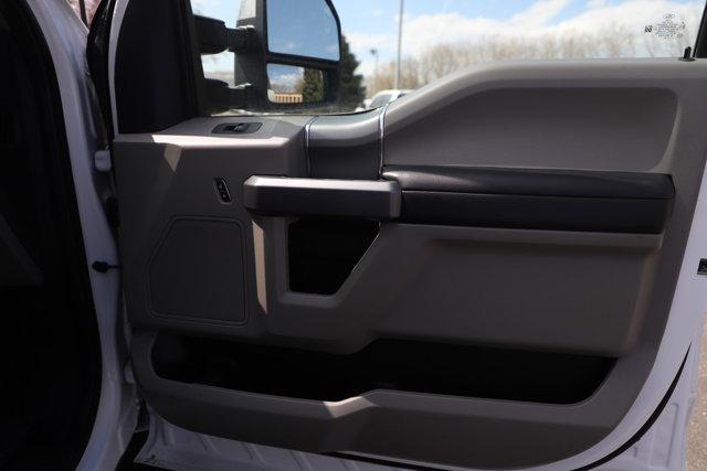 Photo of 2022 White Ford F-450