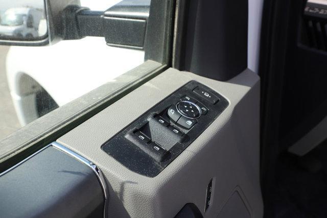 Photo of 2022 White Ford F-450