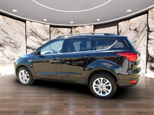Photo of 2019 Black Ford Escape
