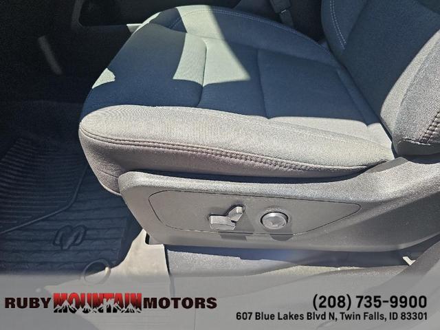 Photo of 2023 Bright White RAM 1500