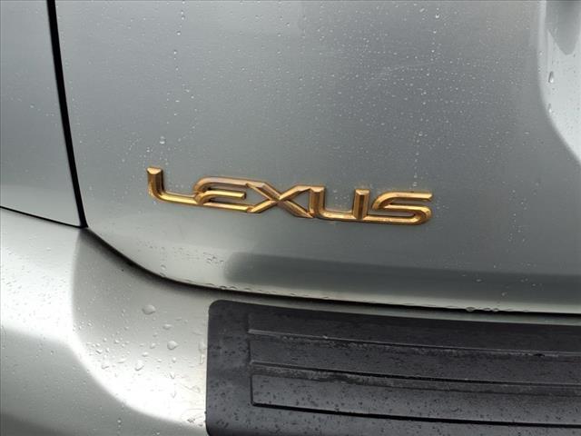 Photo of 2004 Silver Lexus RX 330