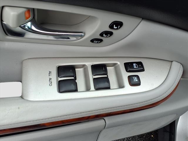 Photo of 2004 Silver Lexus RX 330