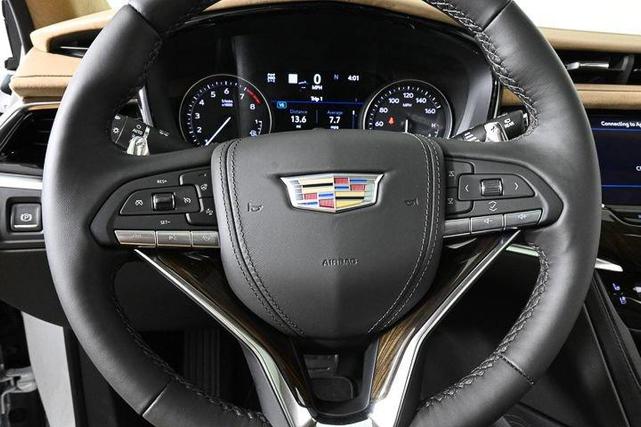 Photo of 2025 White Cadillac XT6