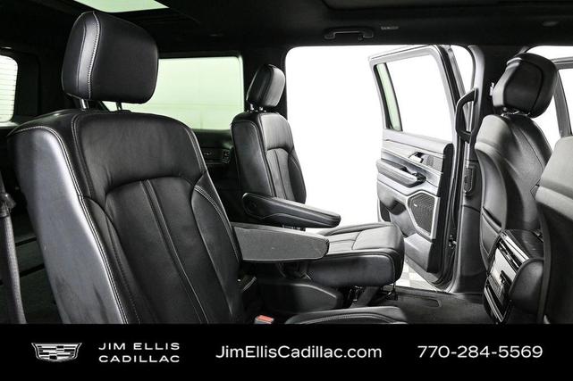 Photo of 2022 Metallic Jeep Wagoneer