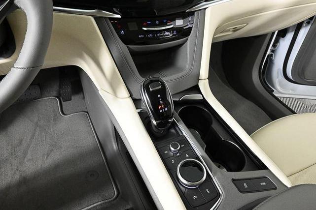 Photo of 2025 White Cadillac XT6