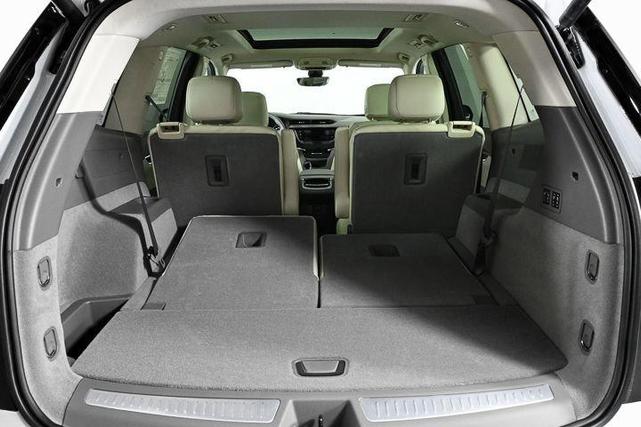 Photo of 2025 White Cadillac XT6