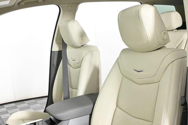 Photo of 2025 White Cadillac XT6