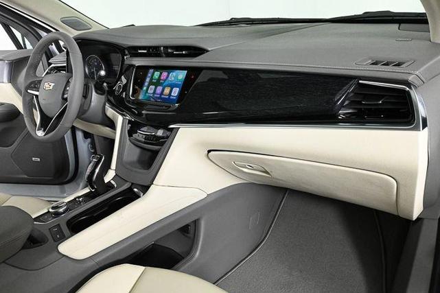 Photo of 2025 White Cadillac XT6