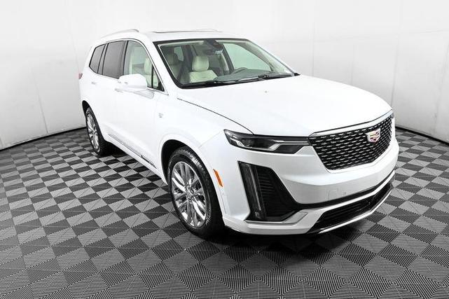 Photo of 2025 White Cadillac XT6