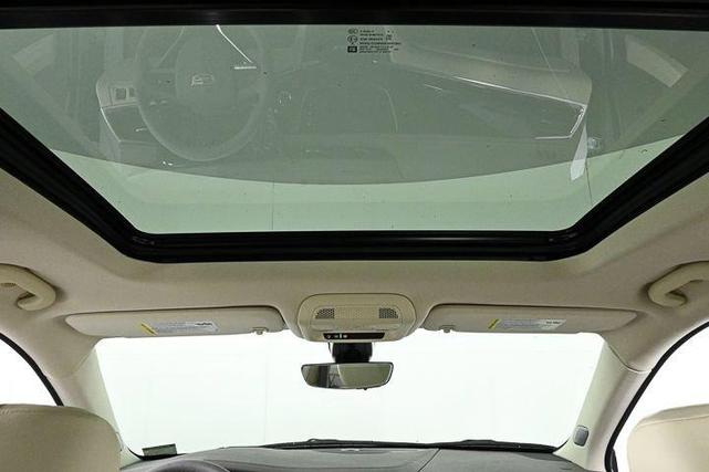 Photo of 2025 White Cadillac XT6