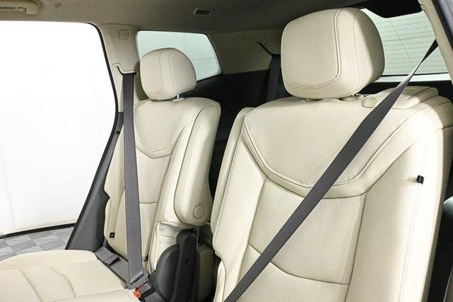 Photo of 2025 White Cadillac XT6