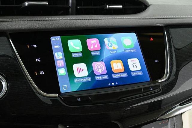 Photo of 2025 White Cadillac XT6