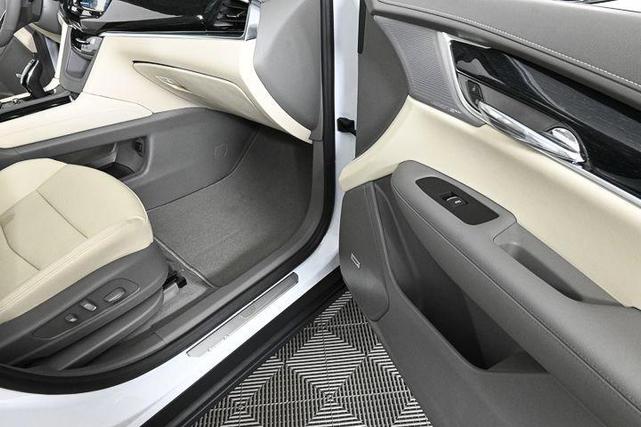 Photo of 2025 White Cadillac XT6