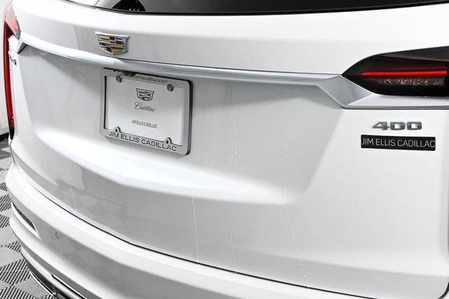 Photo of 2025 White Cadillac XT6