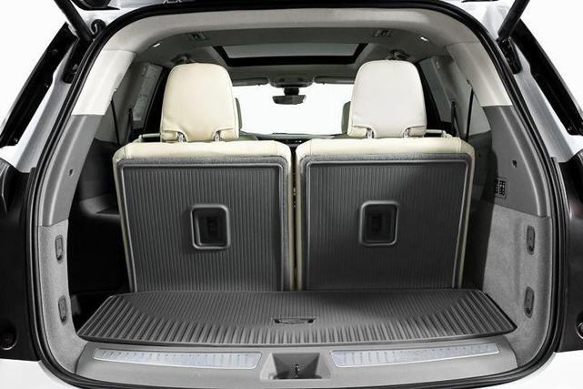 Photo of 2025 White Cadillac XT6