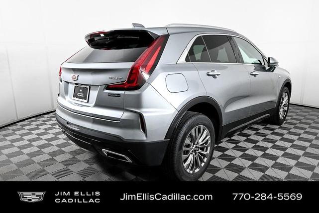 Photo of 2025 Silver Metallic Cadillac XT4