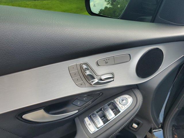 Photo of 2022 Black Mercedes-Benz GLC 300