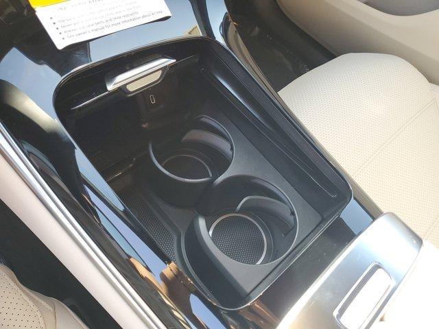 Photo of 2025 Polar White Mercedes-Benz GLC 350e