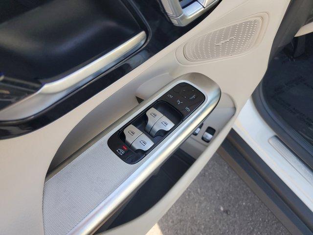 Photo of 2025 Polar White Mercedes-Benz GLC 350e