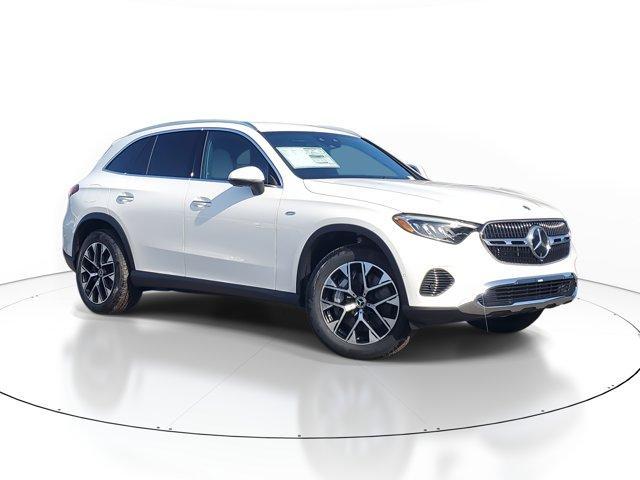 Photo of 2025 Polar White Mercedes-Benz GLC 350e
