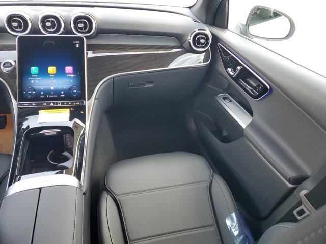 Photo of 2025 Polar White Mercedes-Benz GLC 300