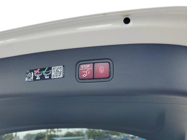 Photo of 2025 Polar White Mercedes-Benz GLC 300