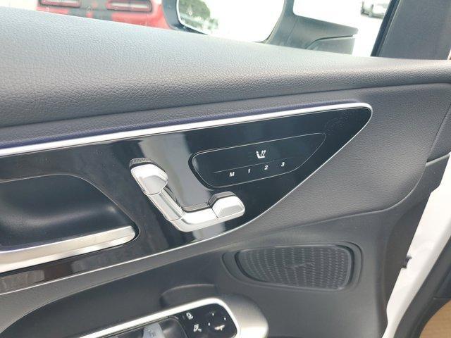 Photo of 2025 Polar White Mercedes-Benz GLC 300