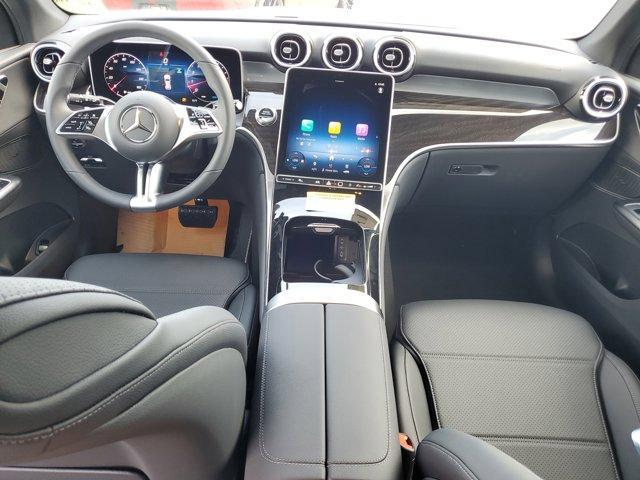 Photo of 2025 Polar White Mercedes-Benz GLC 300