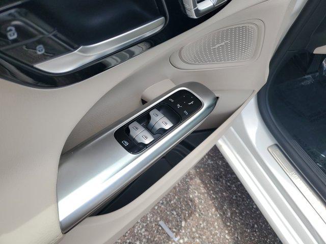 Photo of 2025 Polar White Mercedes-Benz C-Class