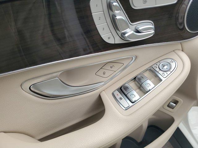 Photo of 2022 Polar White Mercedes-Benz GLC 300