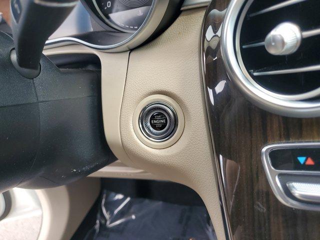 Photo of 2022 Polar White Mercedes-Benz GLC 300