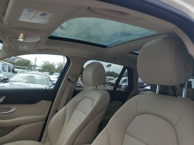 Photo of 2022 Polar White Mercedes-Benz GLC 300