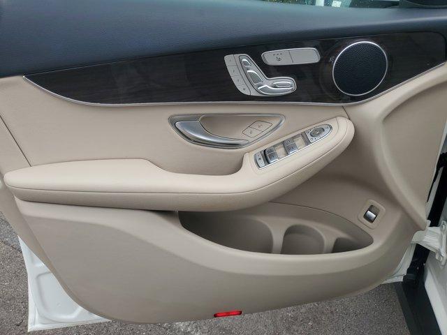 Photo of 2022 Polar White Mercedes-Benz GLC 300
