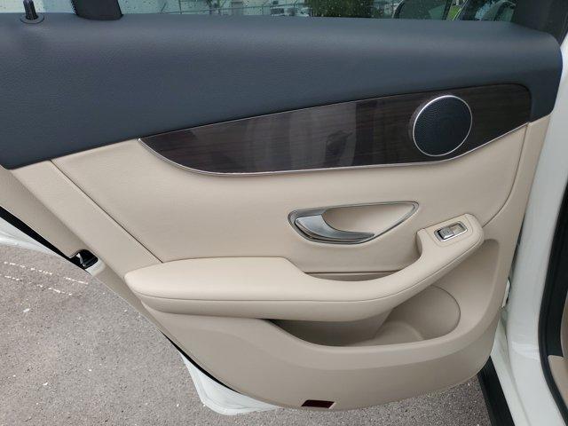 Photo of 2022 Polar White Mercedes-Benz GLC 300