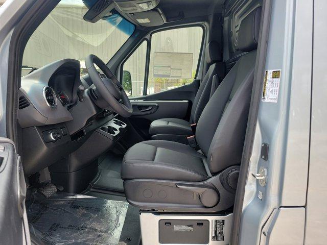 Photo of 2025 922 Mercedes-Benz Sprinter 2500