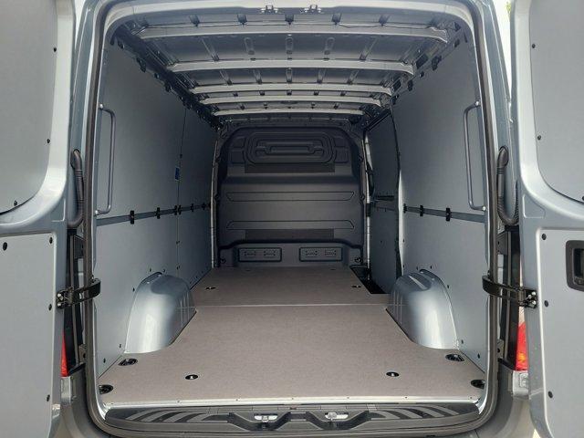 Photo of 2025 922 Mercedes-Benz Sprinter 2500