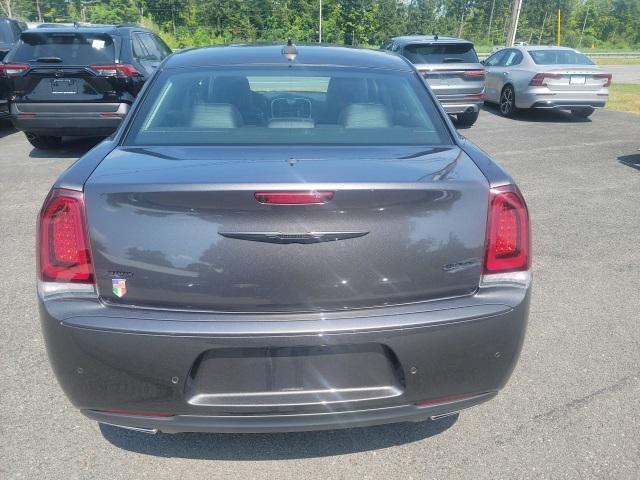 Photo of 2023 Granite Crystal Metallic Clearcoat Chrysler 300