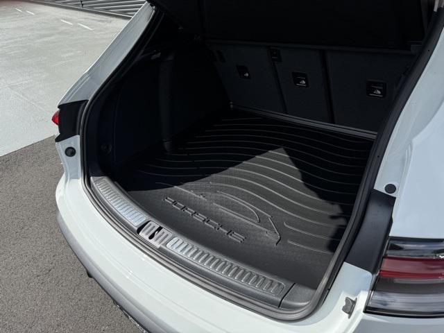 Photo of 2026 White Porsche Macan