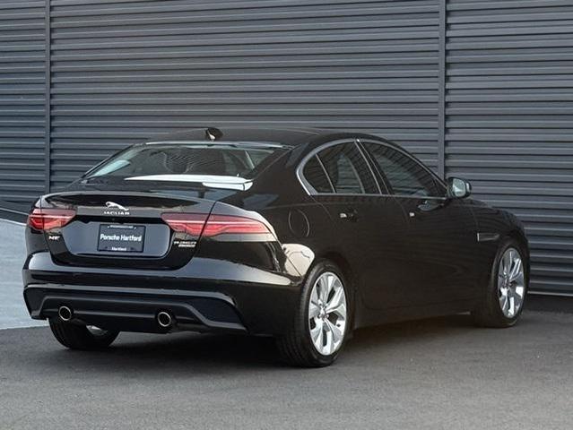 Photo of 2020 Santorini Black Metallic Jaguar XE