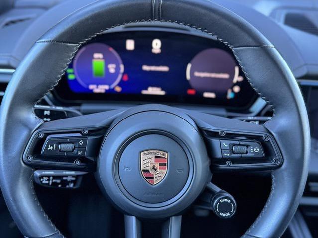 Photo of 2025 Ice Grey Metallic Porsche Macan