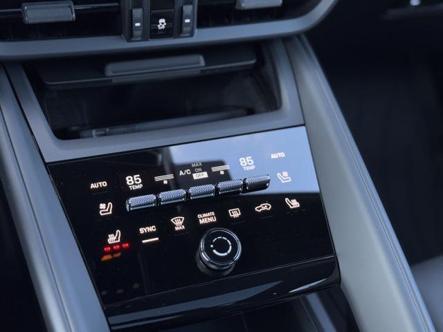 Photo of 2025 Dolomite Silver Metallic Porsche Macan