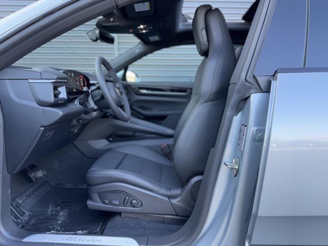 Photo of 2025 Dolomite Silver Metallic Porsche Macan