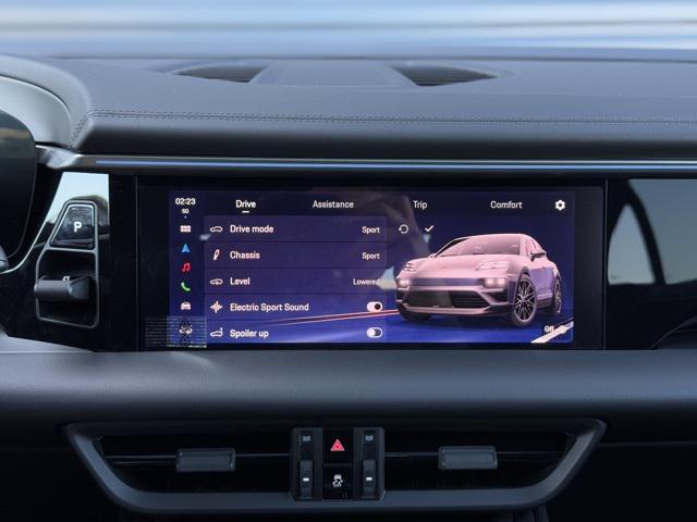 Photo of 2025 Dolomite Silver Metallic Porsche Macan