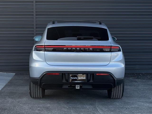 Photo of 2025 Dolomite Silver Metallic Porsche Macan