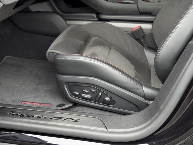 Photo of 2024 Jet Black Metallic Porsche Taycan