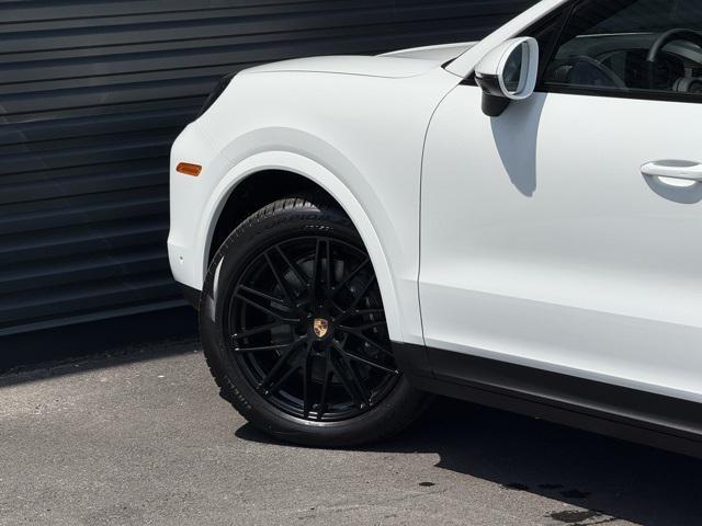 Photo of 2025 White Porsche Cayenne