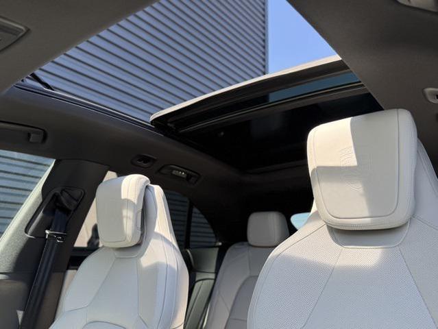 Photo of 2025 Jet Black Metallic Porsche Macan