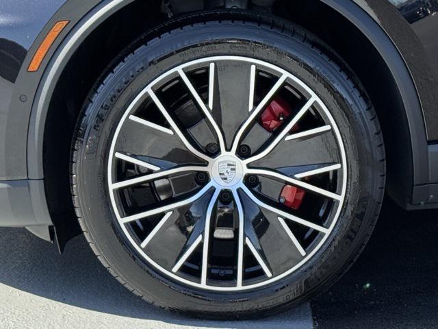Photo of 2025 Jet Black Metallic Porsche Macan