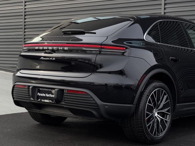 Photo of 2025 Jet Black Metallic Porsche Macan